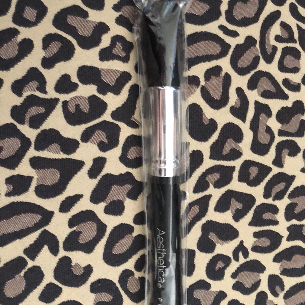Aesthetica b12 powder brush